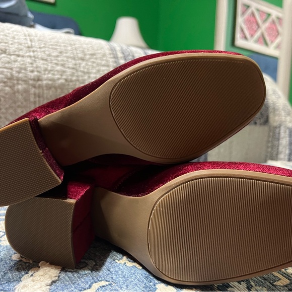 SO brand womens cranberry burgundy ankle velvet booties sz 9 - Picture 5 of 7